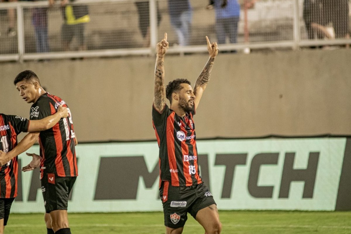 Vídeo: Lá pra cima: Vitória bate o Tombense fora de casa e segue líder da Série B; confira os gols