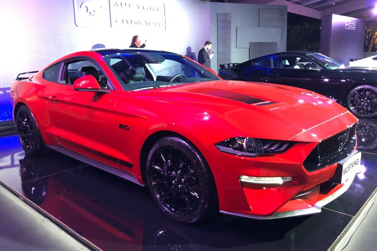 Ford apresenta Mustang Black Shadow que chega em 2020