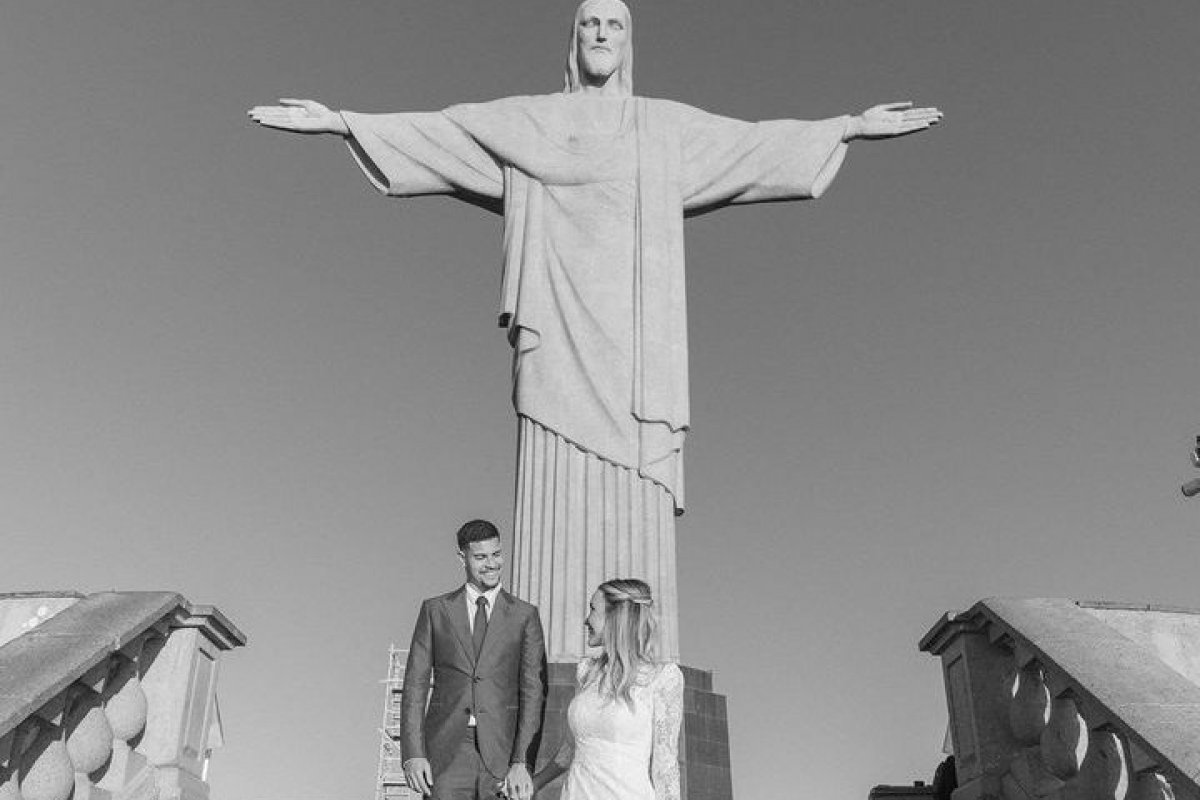 Jogador da Seleção Brasileira, se casa no Cristo Redentor!