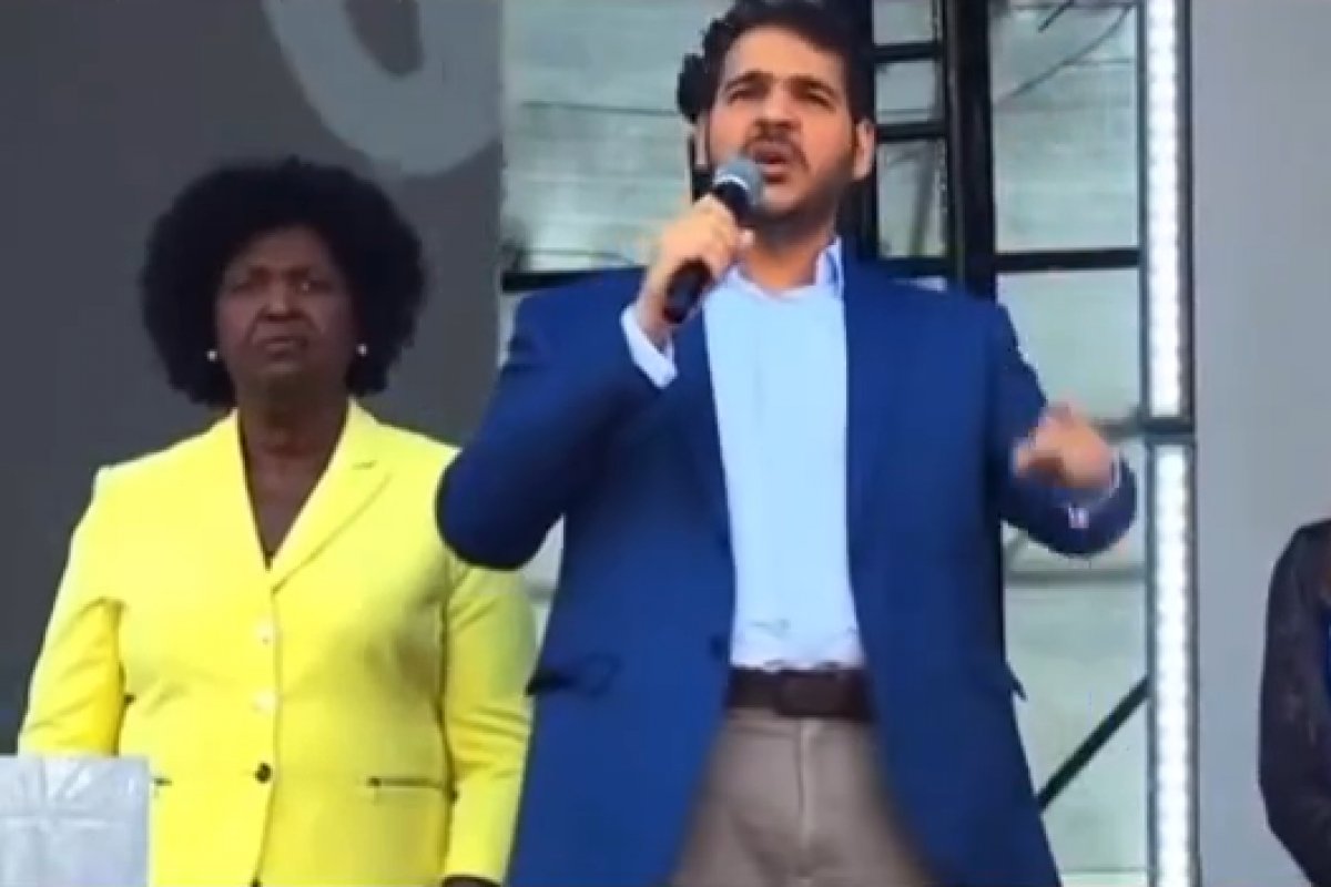 Vídeo: Messias é vaiado ao citar Lula na Marcha para Jesus