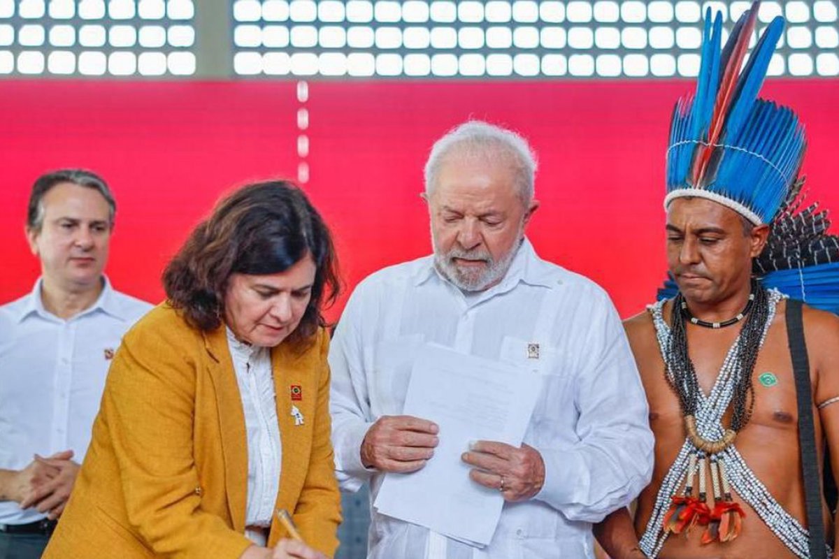 Taxa de aprovação do governo Lula cai de 55% para 45% no Nordeste, aponta Ipec