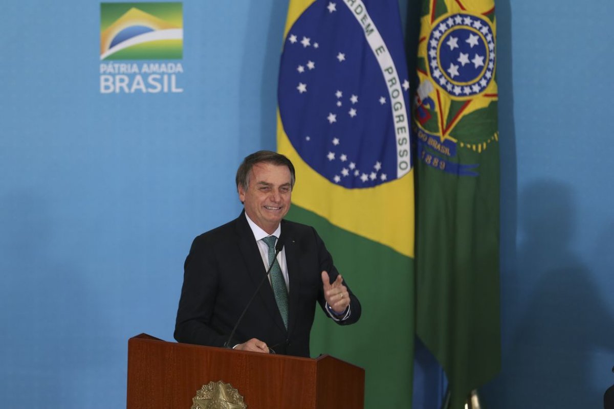 Com vetos, Bolsonaro sanciona nova lei do FGTS