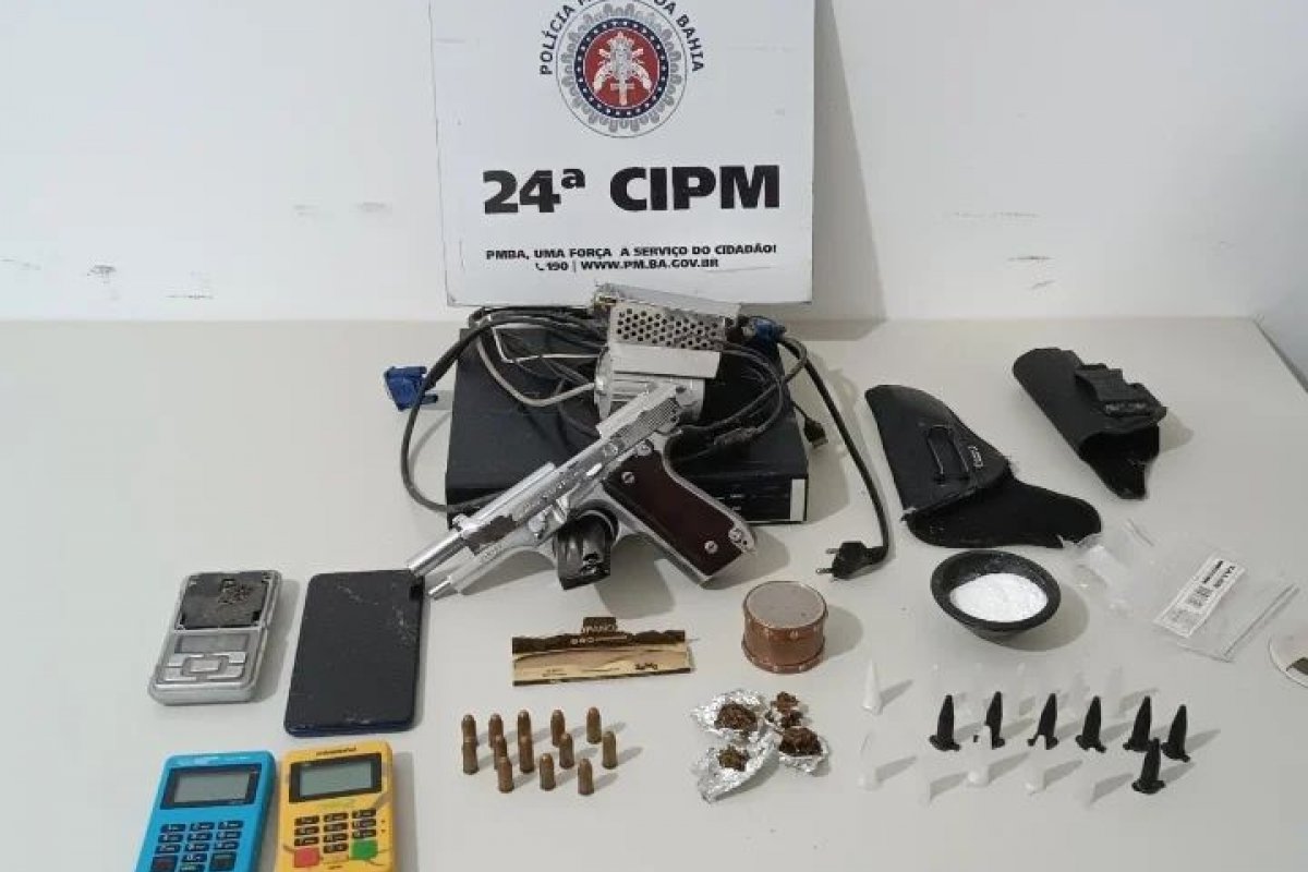 Suspeito é detido com drogas, arma e veículo clonado em Jacobina