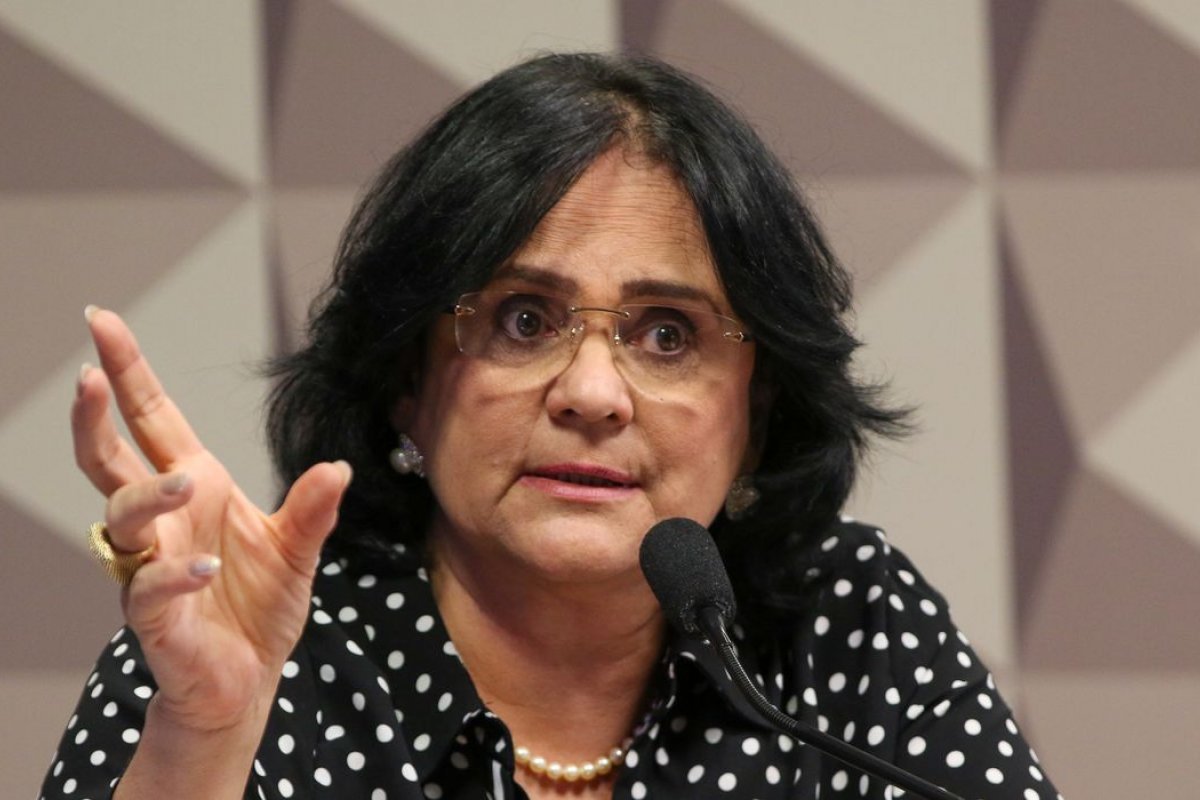 “Por favor, não insistam!”, diz Damares em comunicado contra indicação de Zanin para o STF