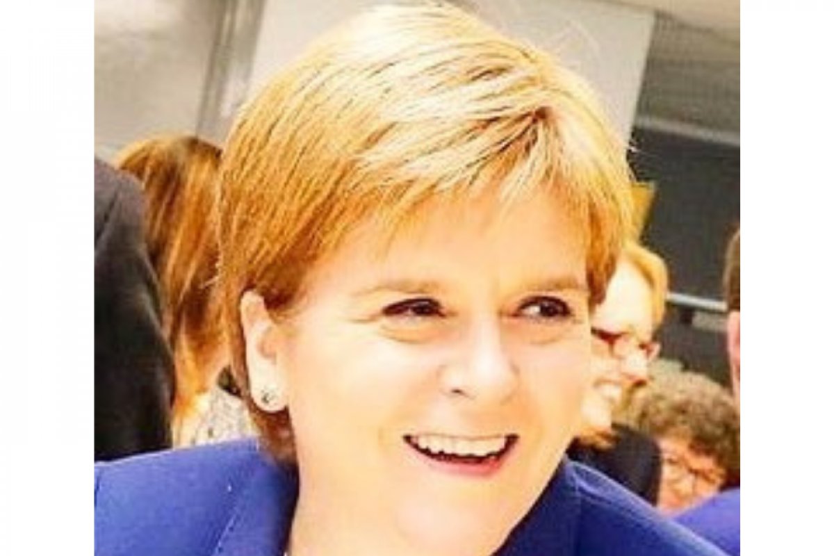 Ex-primeira-ministra da Escócia é presa em investigação sobre financiamento do Partido Nacional Escocês