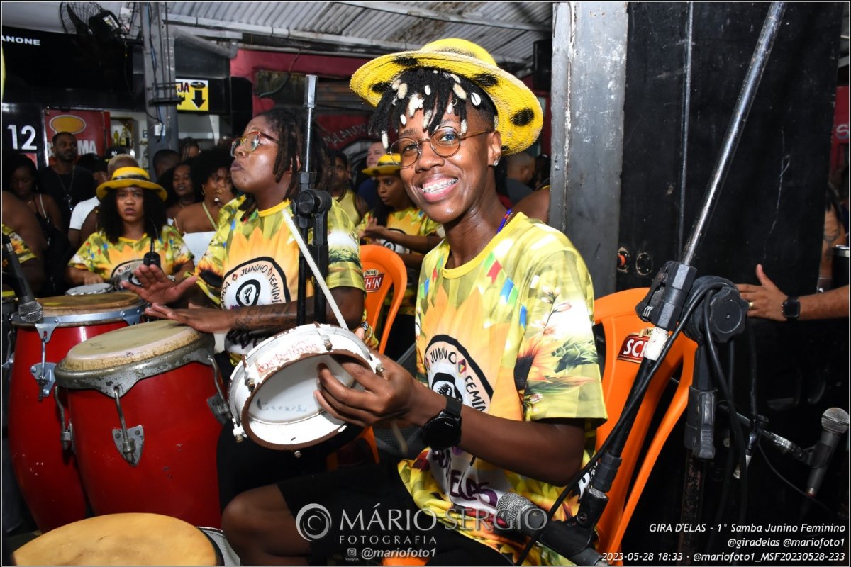Dois arrastões levam alegria às ruas no São João do Centro Histórico!