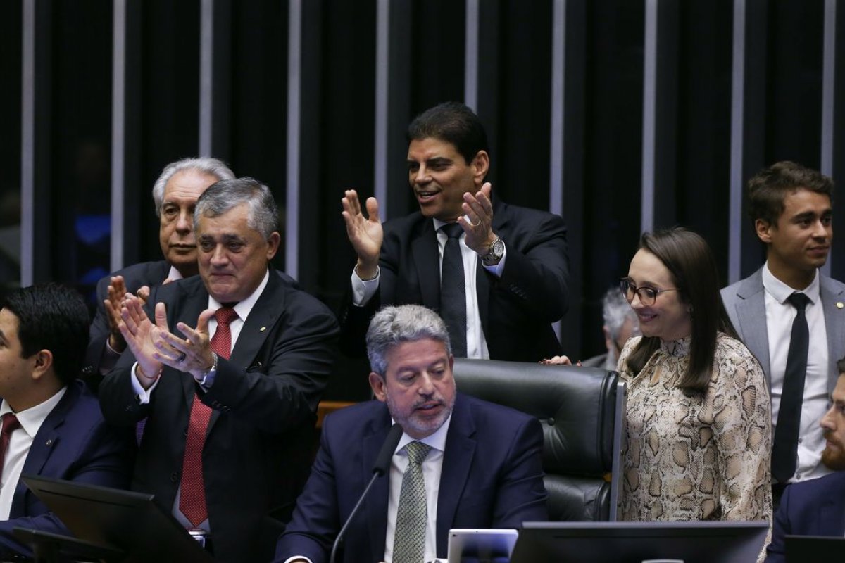 Governo vai precisar de incremento de R$ 110 bilhões para zerar déficit em 2024