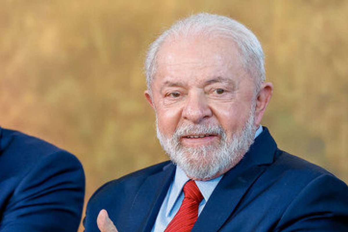 Lula convoca reunião ministerial para quinta (15)