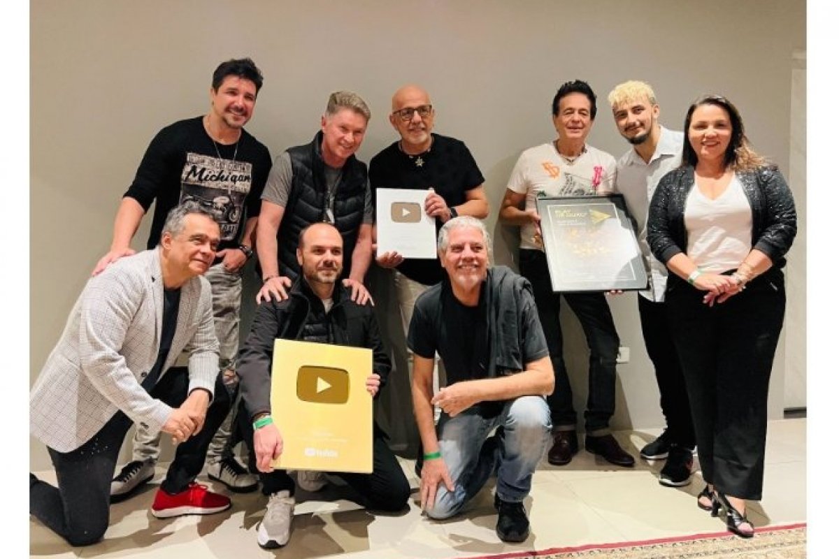 Roupa Nova recebe placa comemorando 1 milhão de inscritos no canal da banda no Youtube!