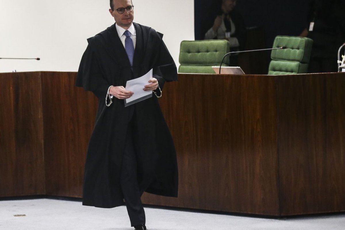 Zanin sugere que deve se declarar impedido em casos de Lula no STF, diz senador