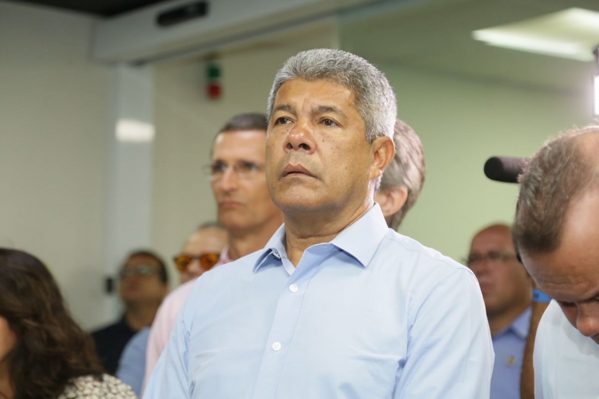 Após assinar desapropriação em Vera Cruz, Jerônimo diz que obras da Ponte Salvador-Itaparica 'seguem sem previsão'