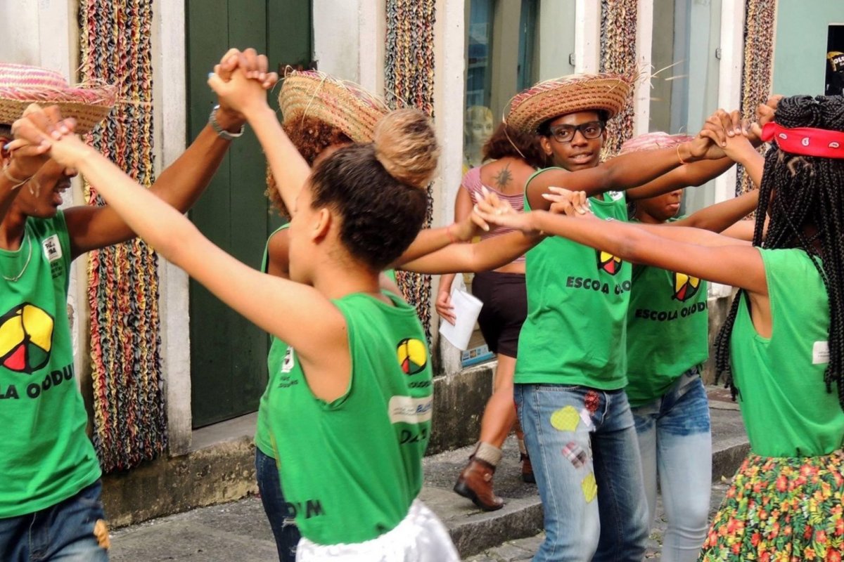 Escola Olodum realiza a primeira edição do Arraiádunzinho