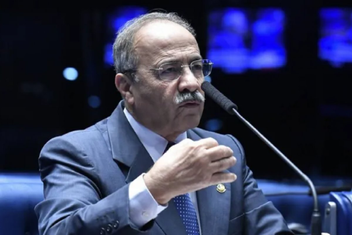 Conselho de Ética abre procedimento disciplinar contra senador flagrado com dinheiro na cueca