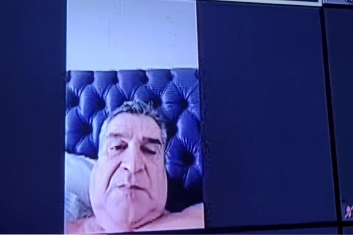 Deputado do Ceará é flagrado deitado em cama durante votação em formato híbrido