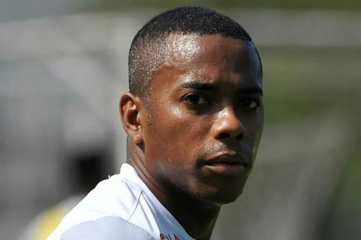 Julgamento do pedido de cumprimento da pena de Robinho é marcado pelo STJ