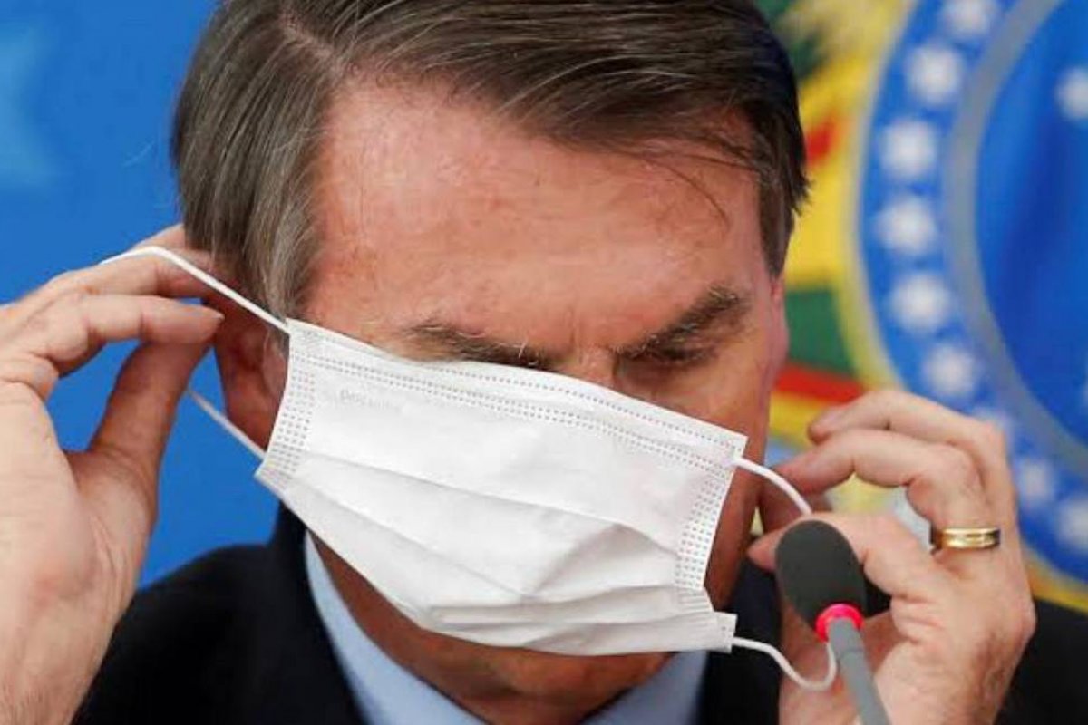 Bolsonaro acumula multas no valor de R$ 1 milhão por não usar máscara durante pandemia