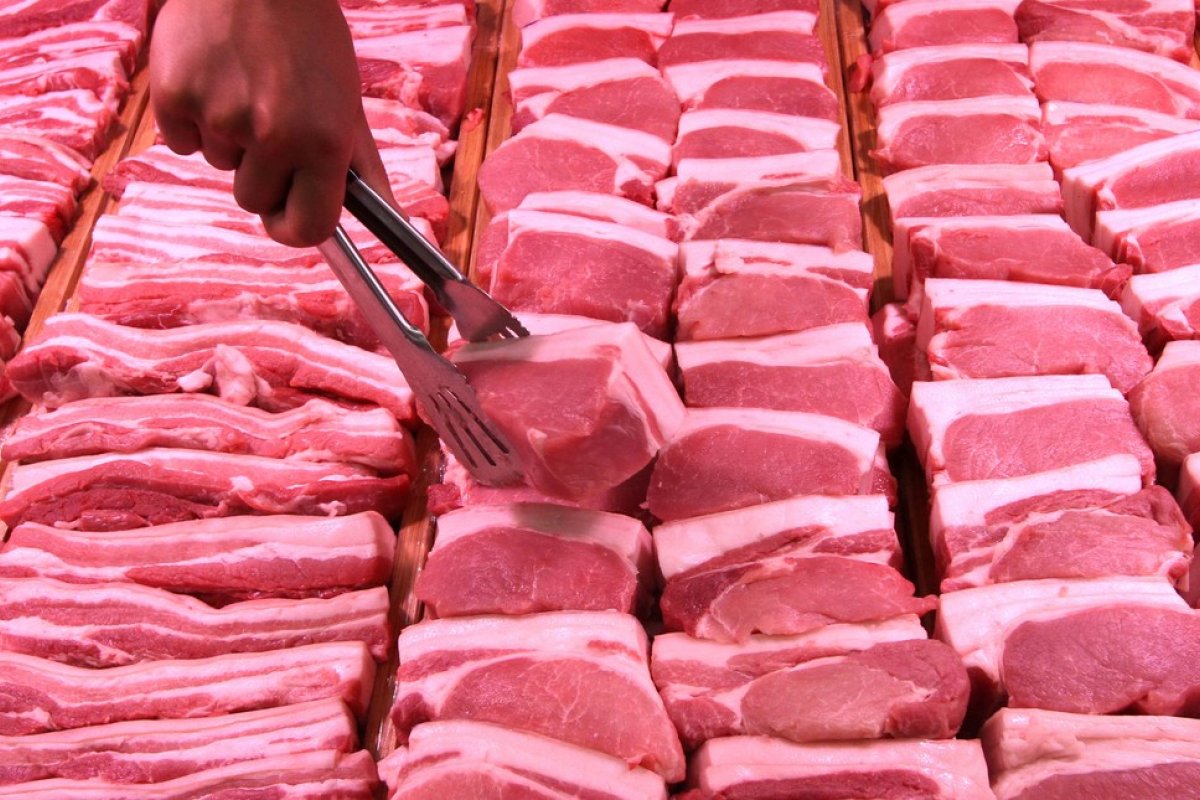Carne de frango e porco devem manter queda da carne bovina em 2020, aponta pesquisa