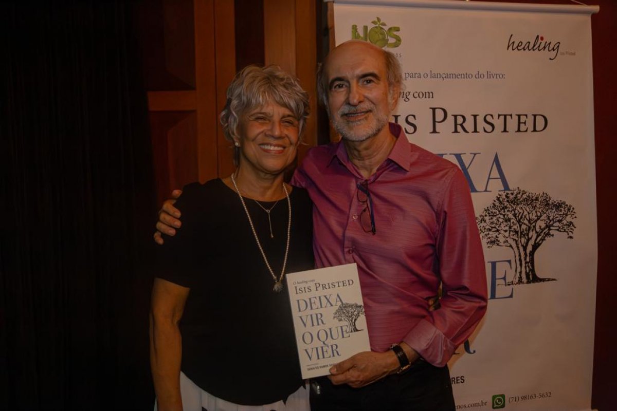 Baianos Isis Pristed e Geraldo Soares lançaram livro em Salvador!
