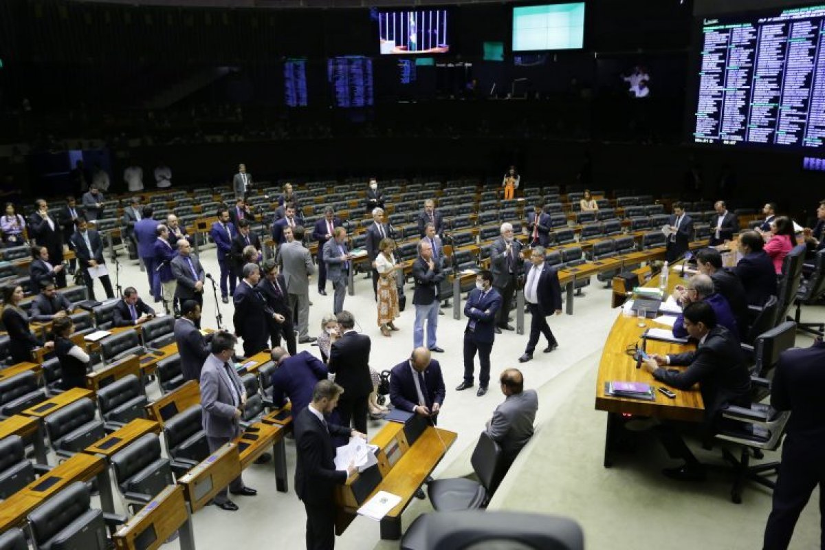 Lei que pune "discriminação" contra políticos pode afetar combate à lavagem de dinheiro
