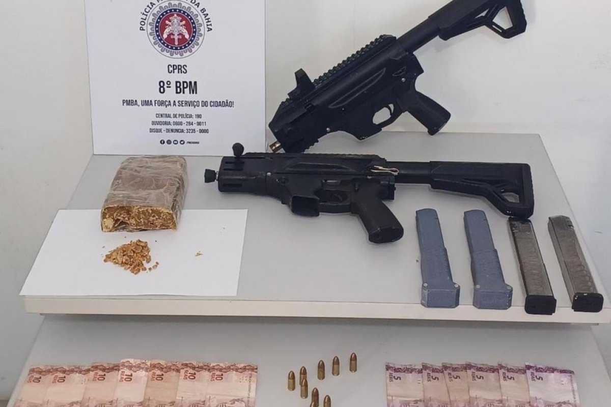 Porto Seguro: dois suspeitos são presos com drogas e submetralhadora em blitz