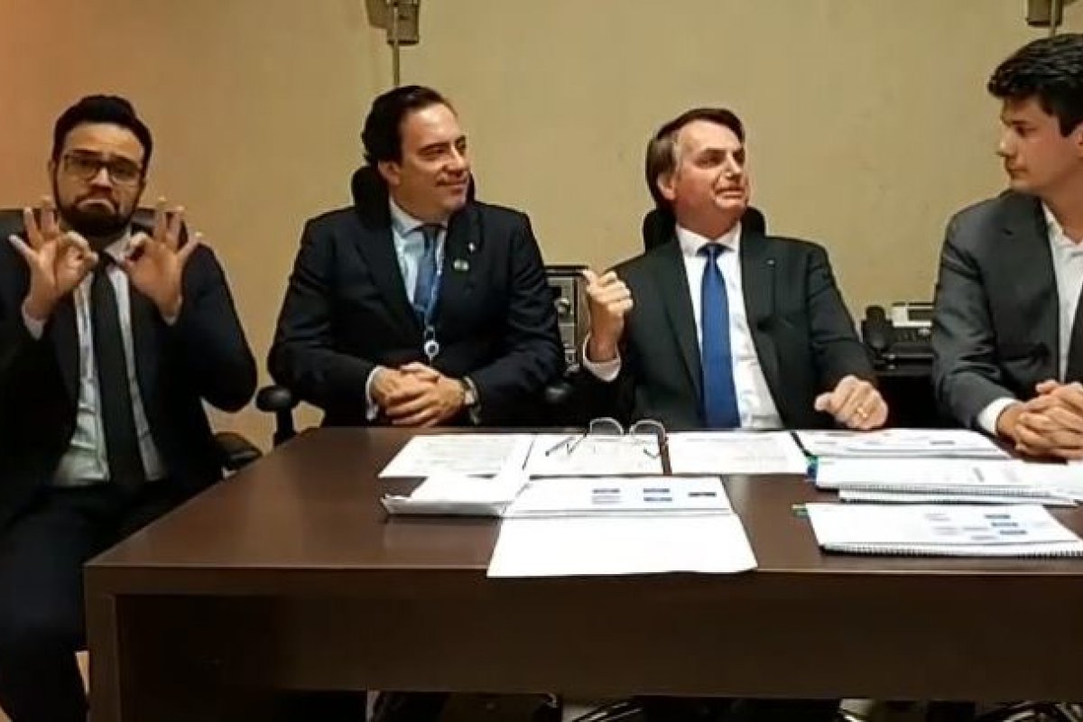 Em live Bolsonaro cogitar vetar dispositivos do pacote anticrime