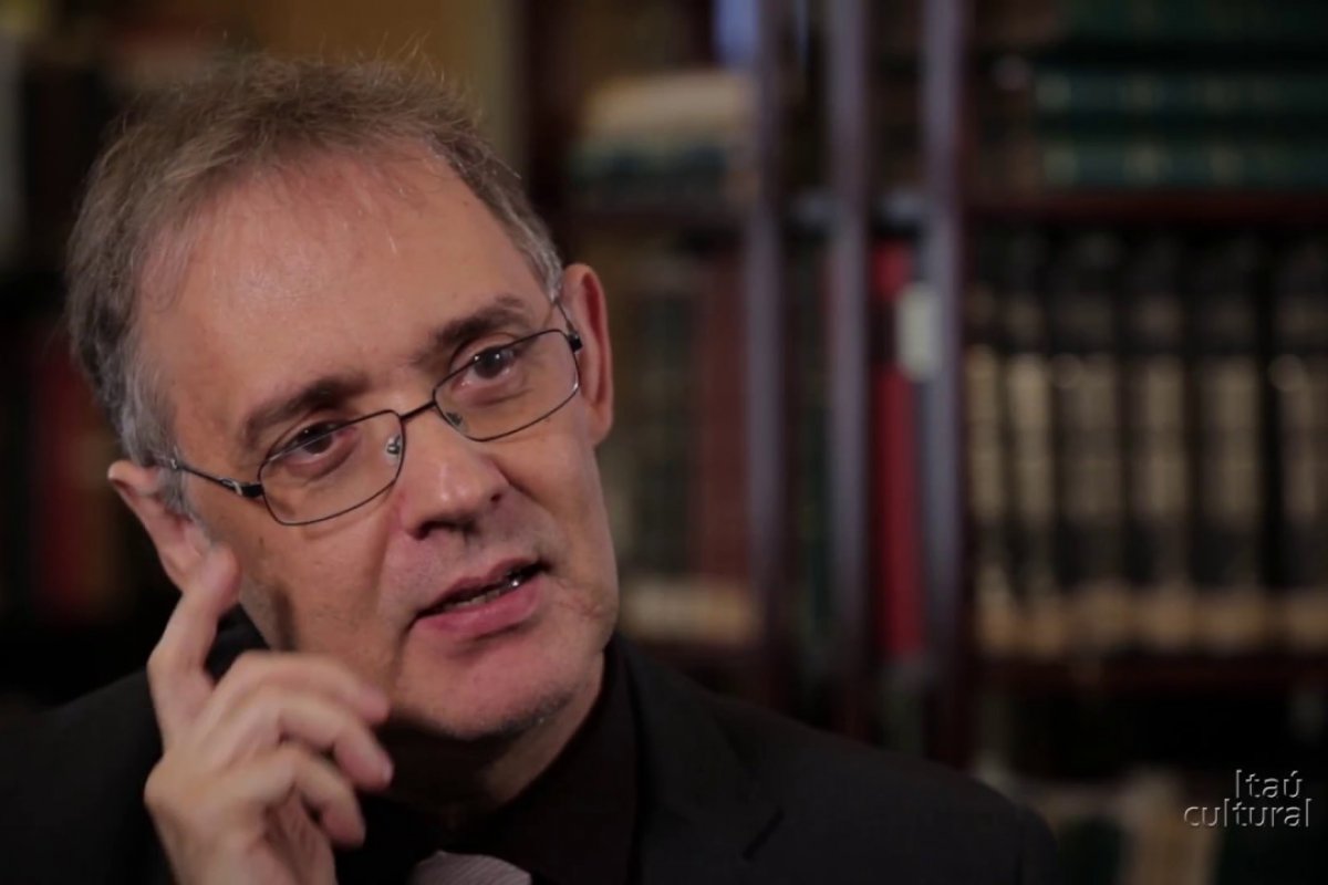 Marco Lucchesi toma posse na Academia Brasileira de Letras