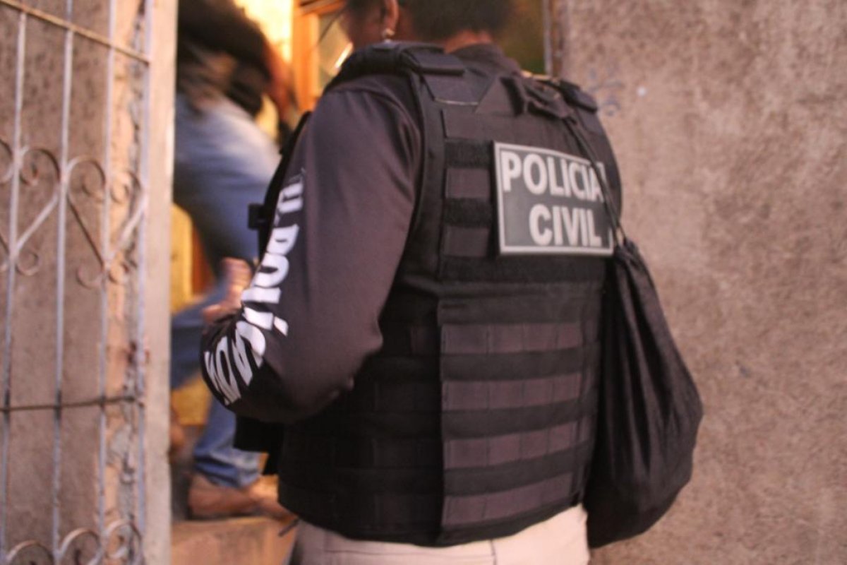 Homem é preso por ameaçar ex-companheira com faca na capital baiana