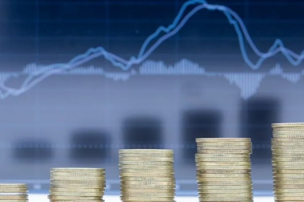 Redução dos juros pelo BC só será feita quando houver certeza de que a inflação está em trajetória estável, diz enomista