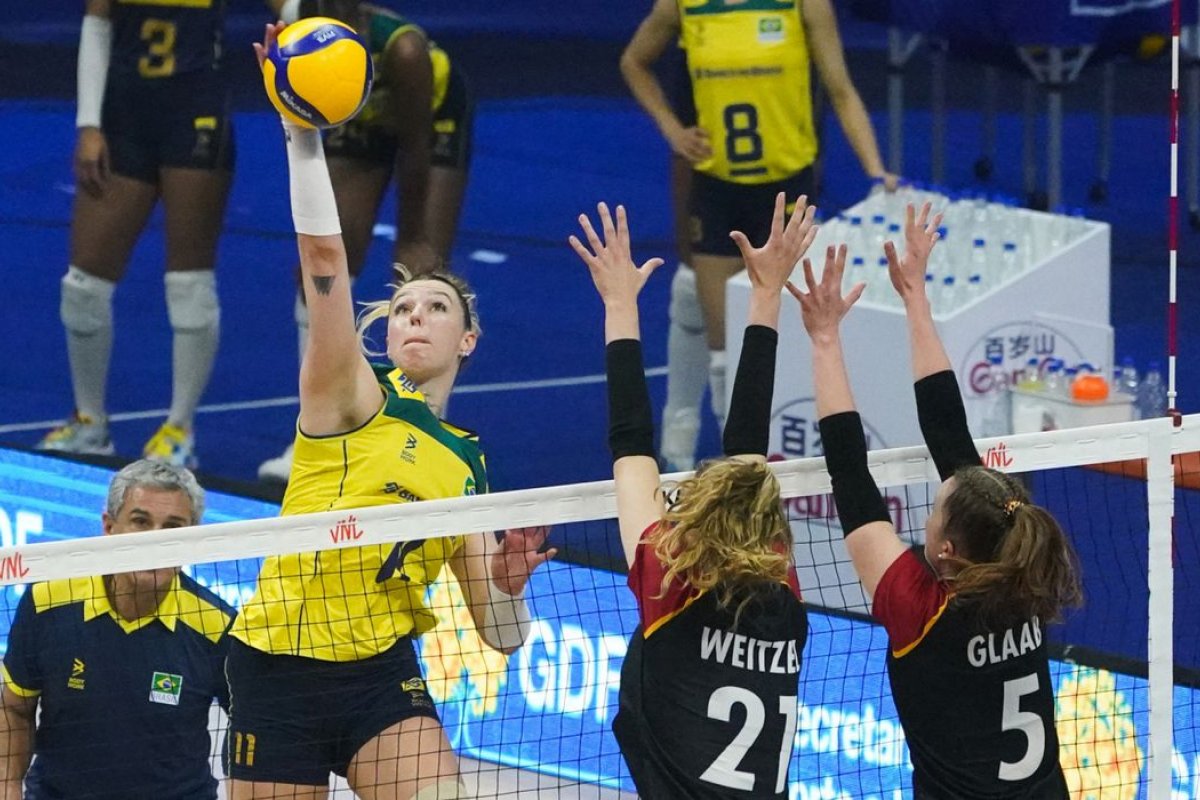 Seleção feminina de vôlei do Brasil conquista sexta vitória consecutiva na Liga das Nações