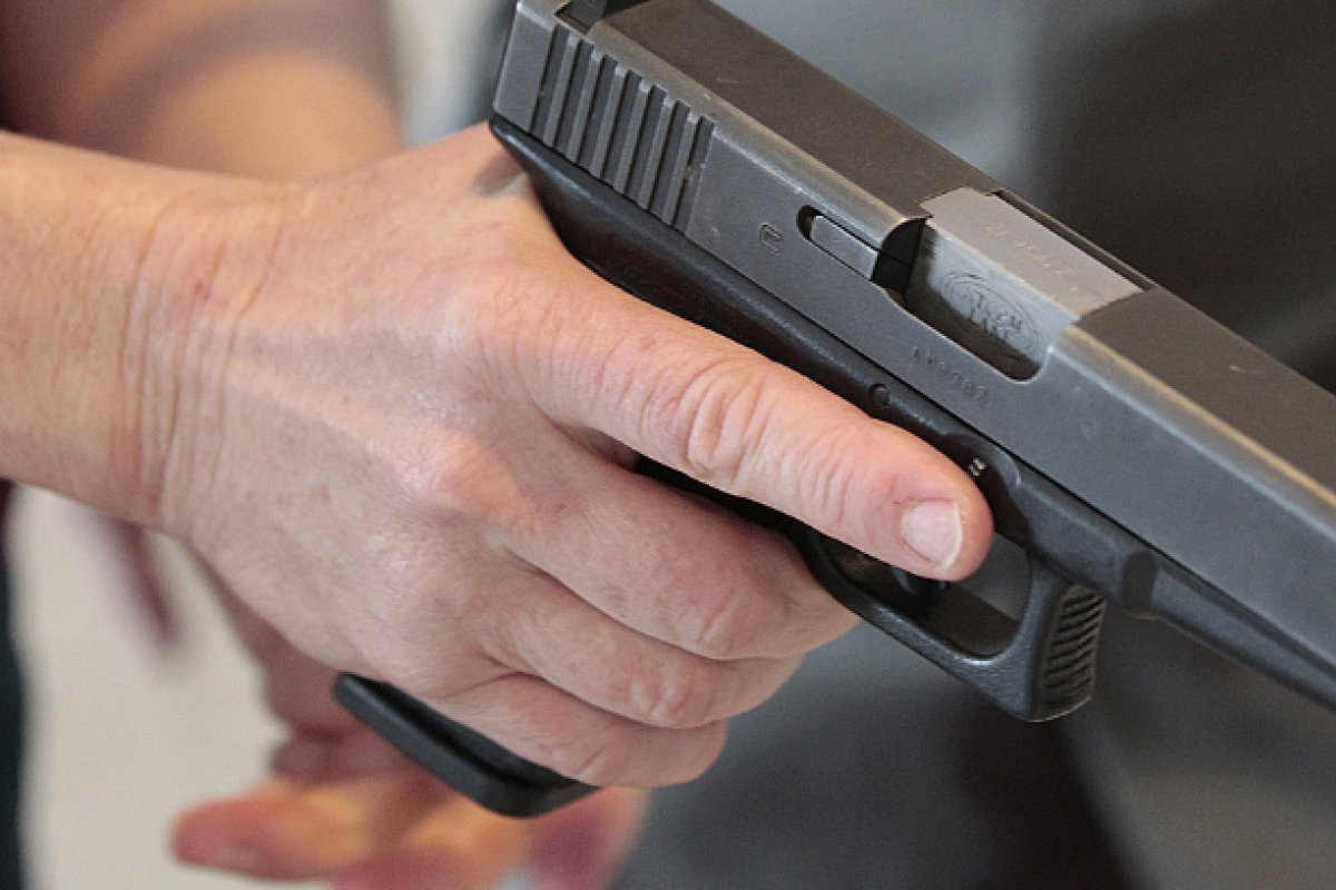 Portador de Tornozeleira escapa de Grupo encapuzado mas Jovem é degolado e outro é morto a tiros em Salvador