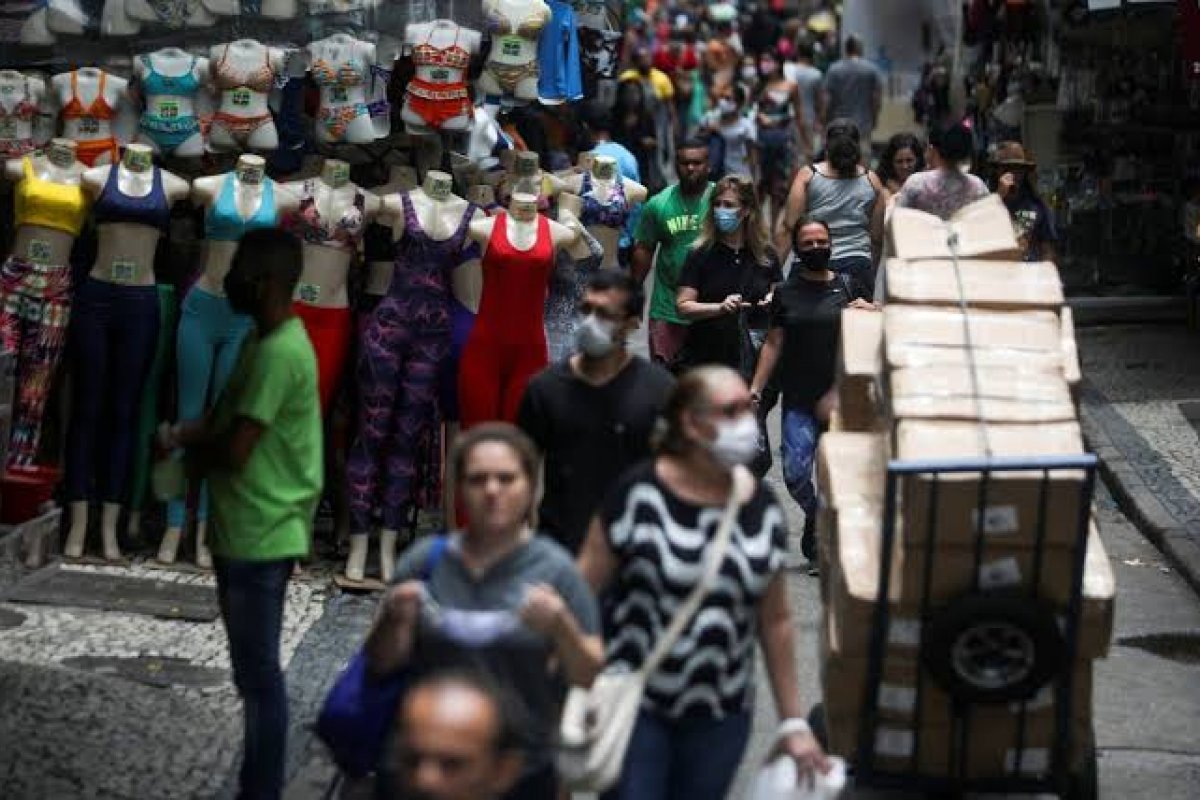 Impacto dos juros elevados: varejo brasileiro enfrenta desafios com resultados abaixo das expectativas