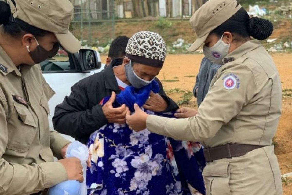 Campanha do Agasalho 2023: PM coleta mantas e cobertores na Bahia