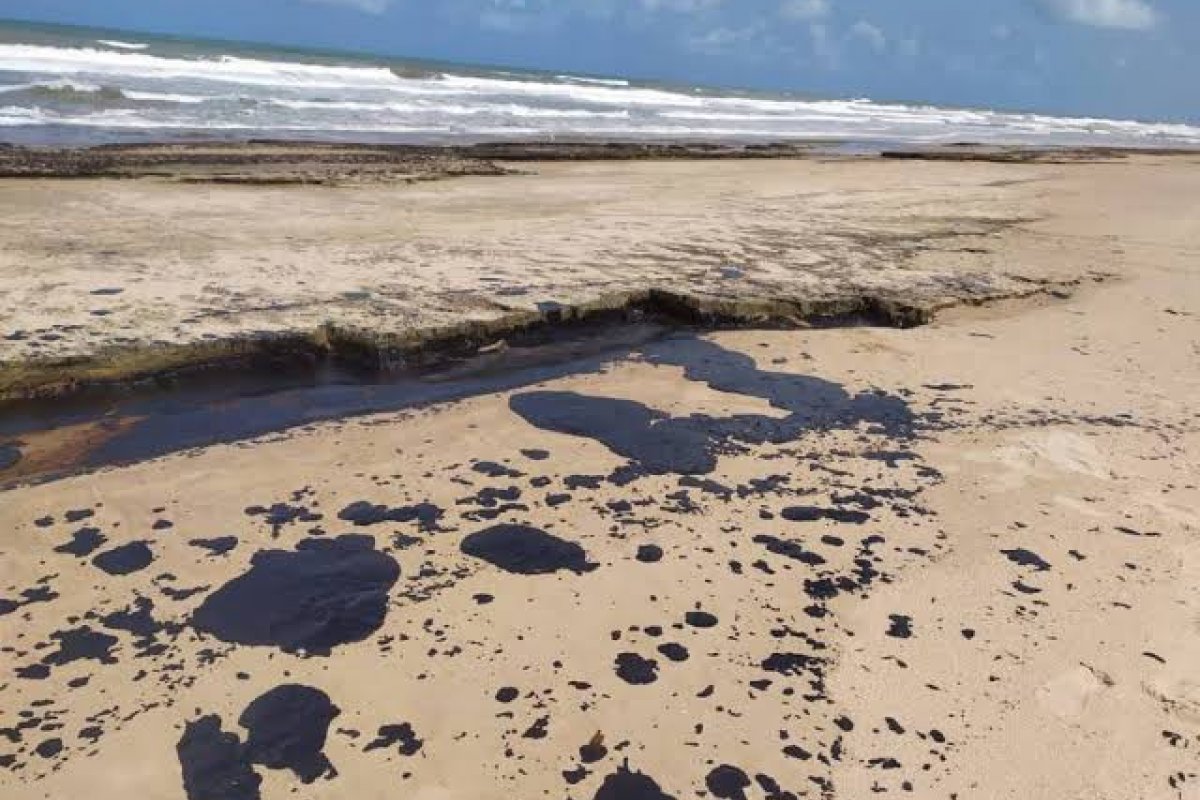 Governo Federal reconhece situação de emergência em quinze cidades da BA atingidas por manchas de óleo