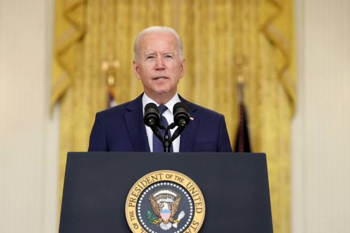 Biden equipara presidente chinês a "ditadores" e provoca controvérsia em evento democrata