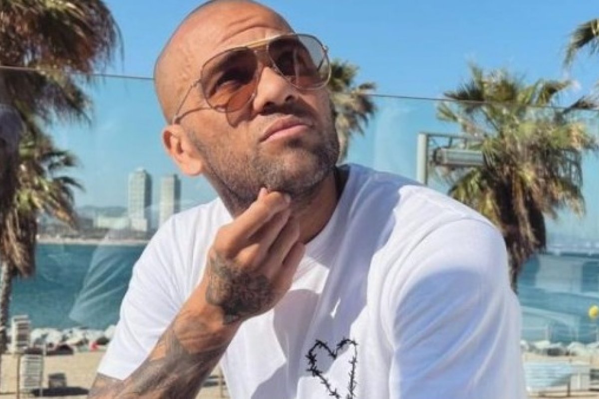 Daniel Alves dá primeira entrevista desde a prisão