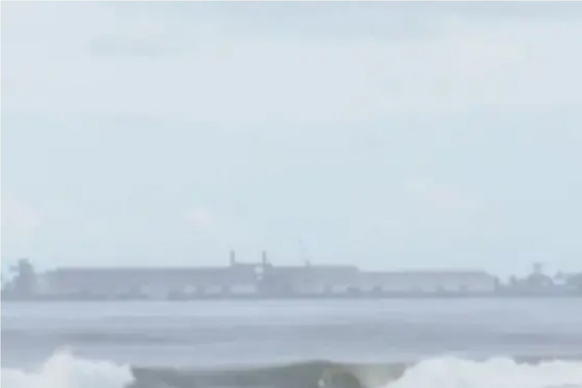 Tripulantes de veleiro naufragado são resgatados próximo a Ilhéus