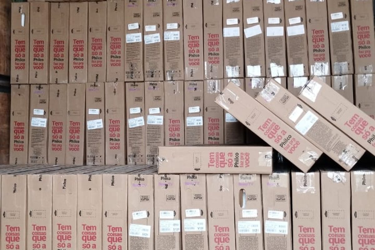 Caminhão roubado com televisores é interceptado em Simões Filhos