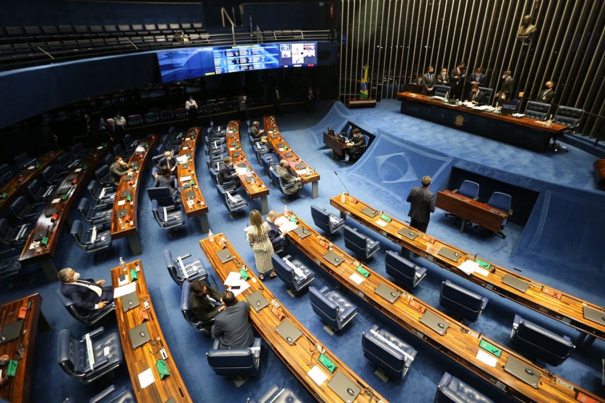 Senado aprova novo arcabouço fiscal e devolve o texto à Câmara
