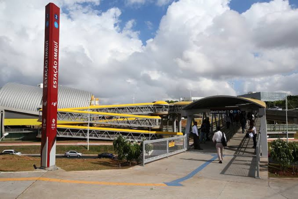 Mulher é baleada em tentativa por assalto durante corrida por aplicativo em Salvador