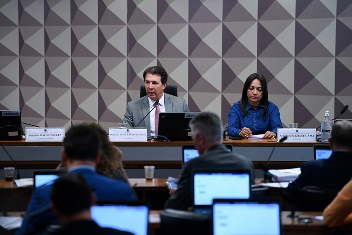 Arthur Maia afirma que não vai determinar prisão de testemunhas da CPMI do 8 de janeiro