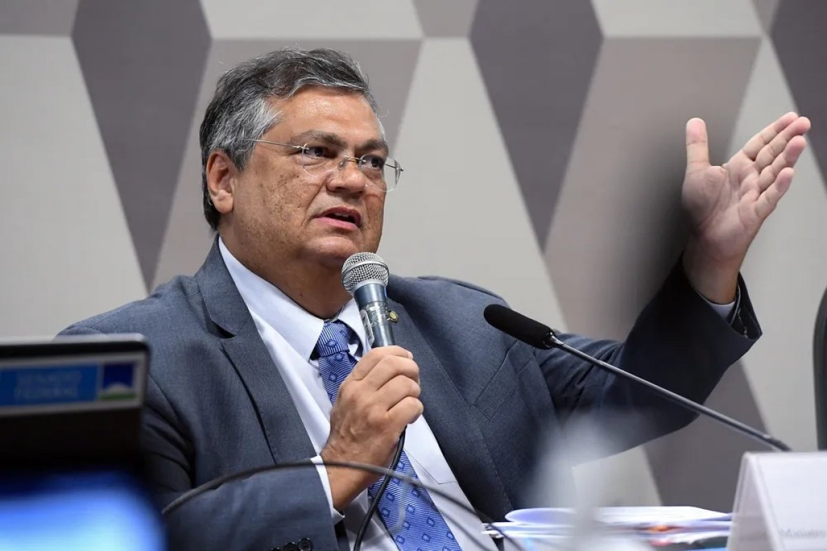 CPI do DF convida Flávio Dino para prestar esclarecimentos sobre atentado