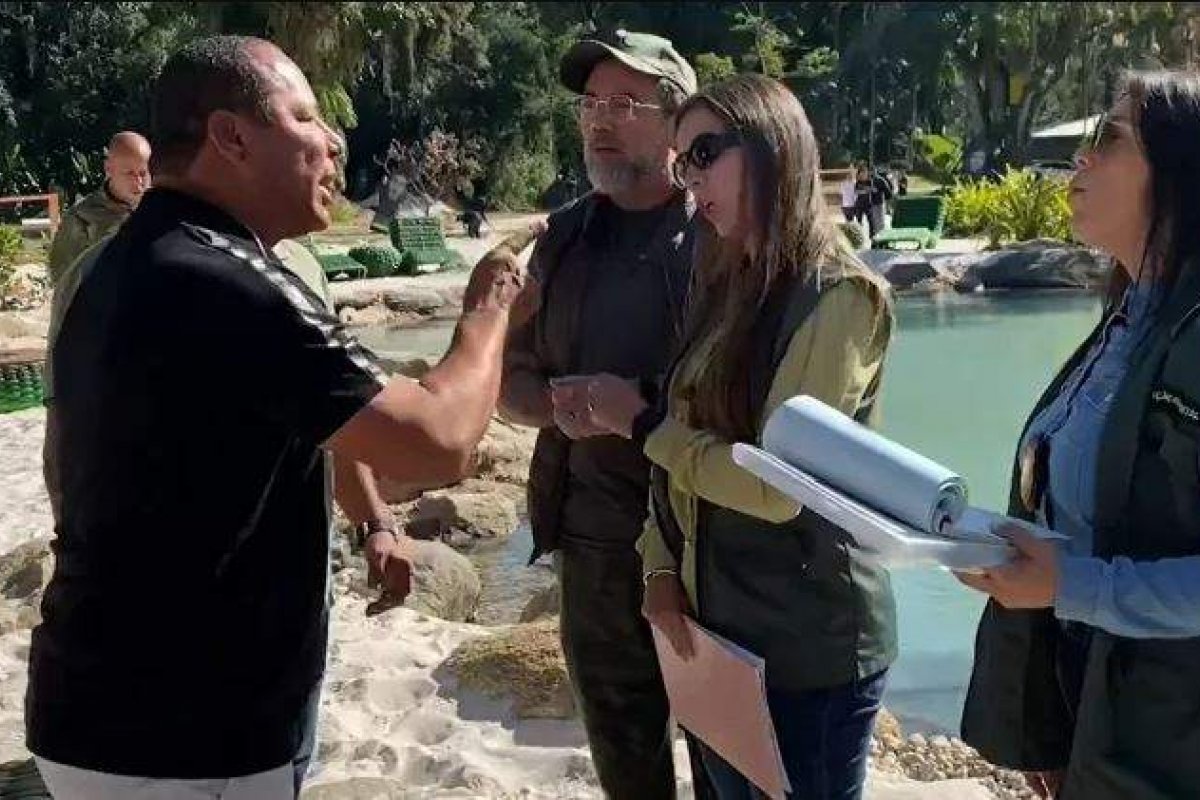 Vídeo: pai de Neymar recebe voz de prisão durante fiscalização em mansão do jogador