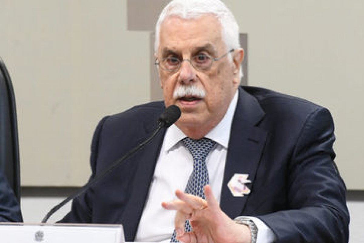 Ex-presidente do BC sai em defesa de Campos Neto e critica regra fiscal