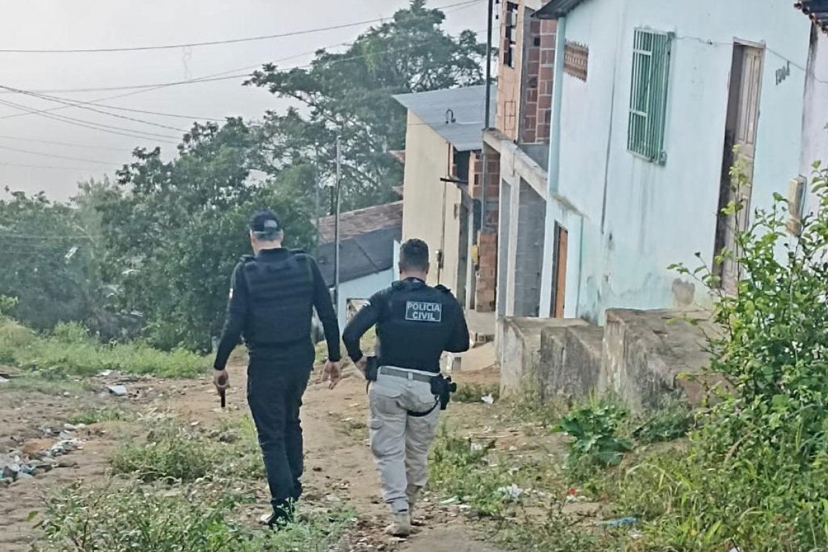 Um suspeito é preso e outro morre em confronto com a polícia no extremo sul da Bahia