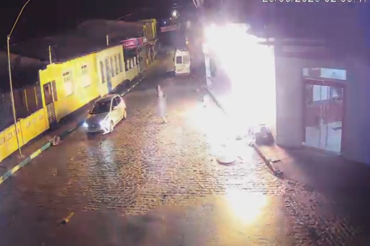 Vídeo: homem suspeito de incendiar mercado na Bahia é identificado pela polícia