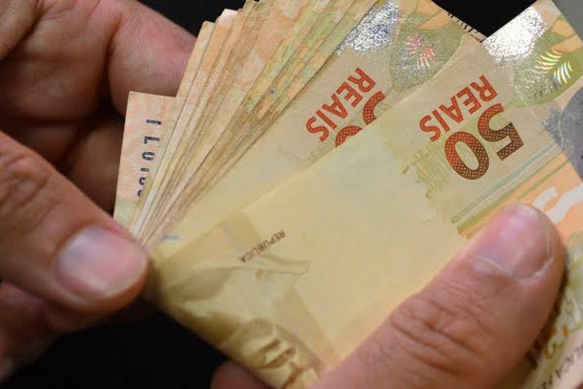 INSS antecipa segunda parcela do 13º salário para aposentados e pensionistas; confira o calendário de pagamento