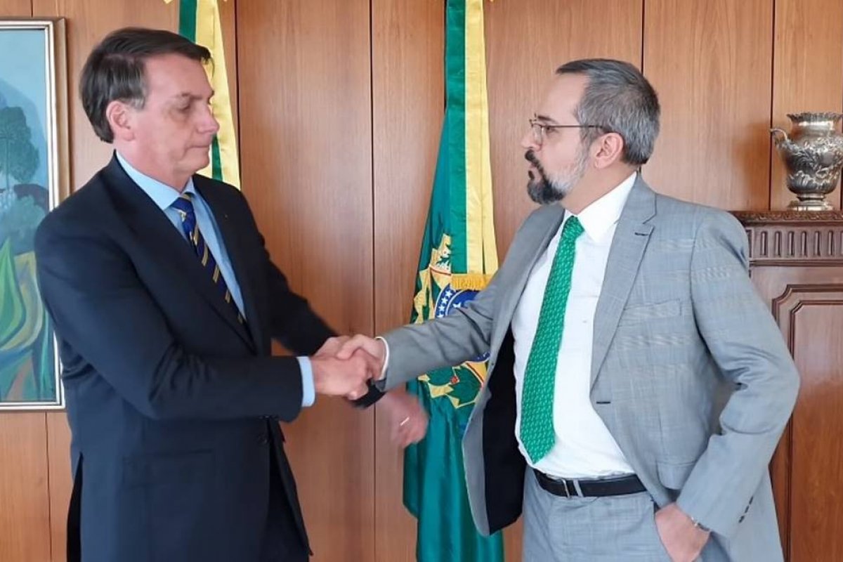 Weintraub chama Bolsonaro de 'cafetão do povo' por campanha de doações via Pix