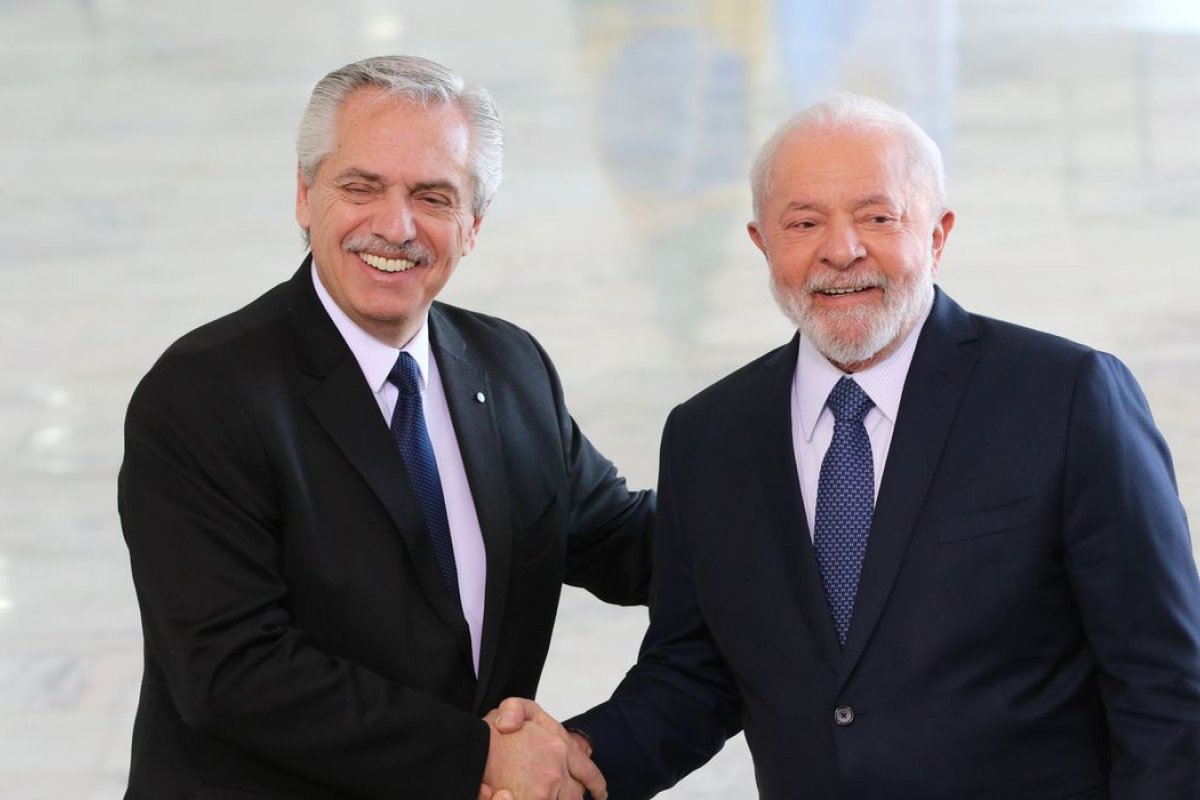 Lula recebe presidente argentino Alberto Fernández para discutir crise econômica