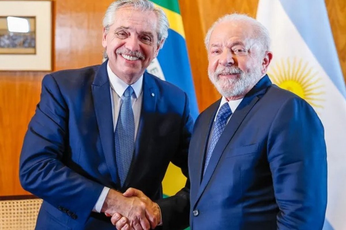 Lula se reuniu mais vezes com presidente da Argentina do que com 25 ministros