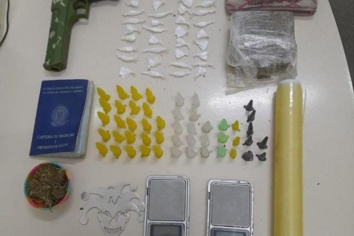 Suspeito foge da polícia e deixa para trás mais de 80 porções de cocaína e maconha no sul da Bahia